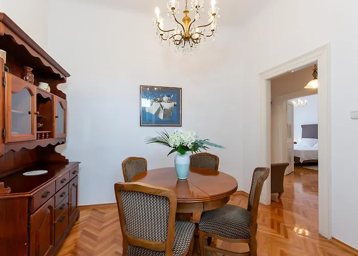 Regina Old Town 2br Terrace & Parking Apartmán Poreč