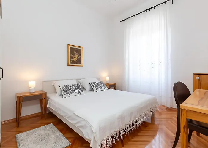 Apartmán Regina Old Town 2br Terrace & Parking *