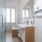 Regina Old Town 2br Terrace & Parking Apartman