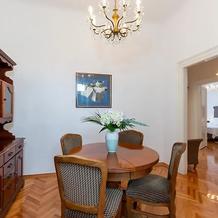 Regina Old Town 2br Terrace & Parking Apartman Poreč