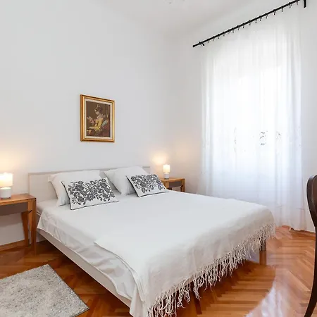 Daire Old Town With Terrace And Parking *