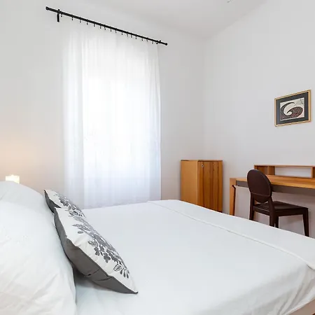 Regina Old Town 2br Terrace & Parking ポレッチ