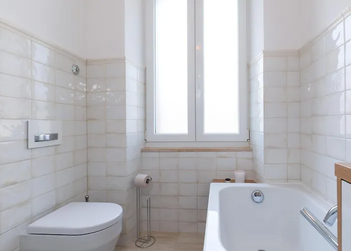 Regina Old Town 2br Terrace & Parking * ポレッチ