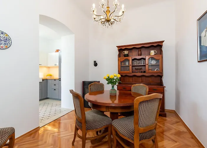 Regina Old Town 2br Terrace & Parking アパート