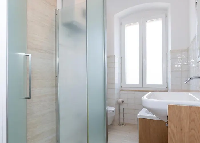 Regina Old Town 2br Terrace & Parking ポレッチ