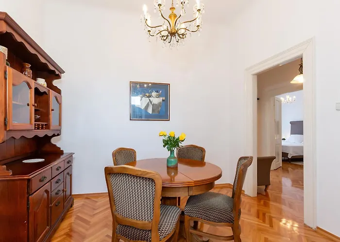 Regina Old Town 2br Terrace & Parking Apartman