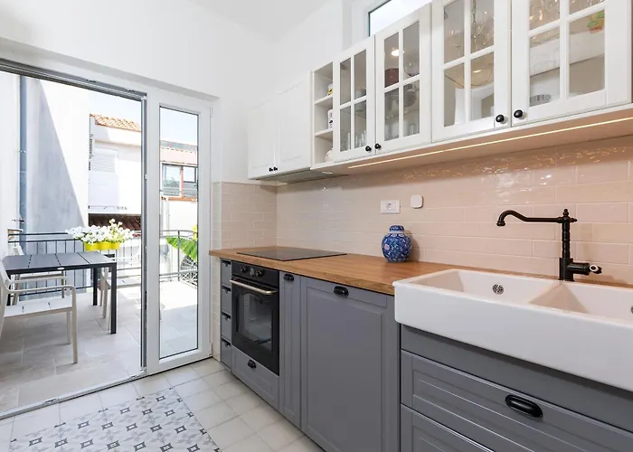 Regina Old Town 2br Terrace & Parking *