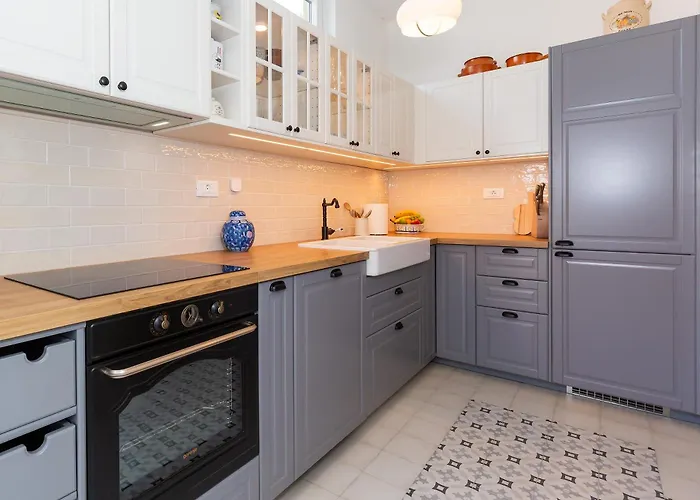 アパート Regina Old Town 2br Terrace & Parking