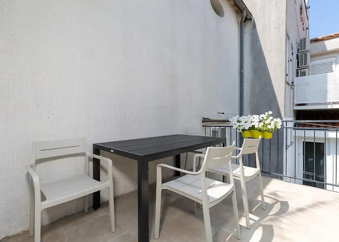 アパート Regina Old Town 2br Terrace & Parking